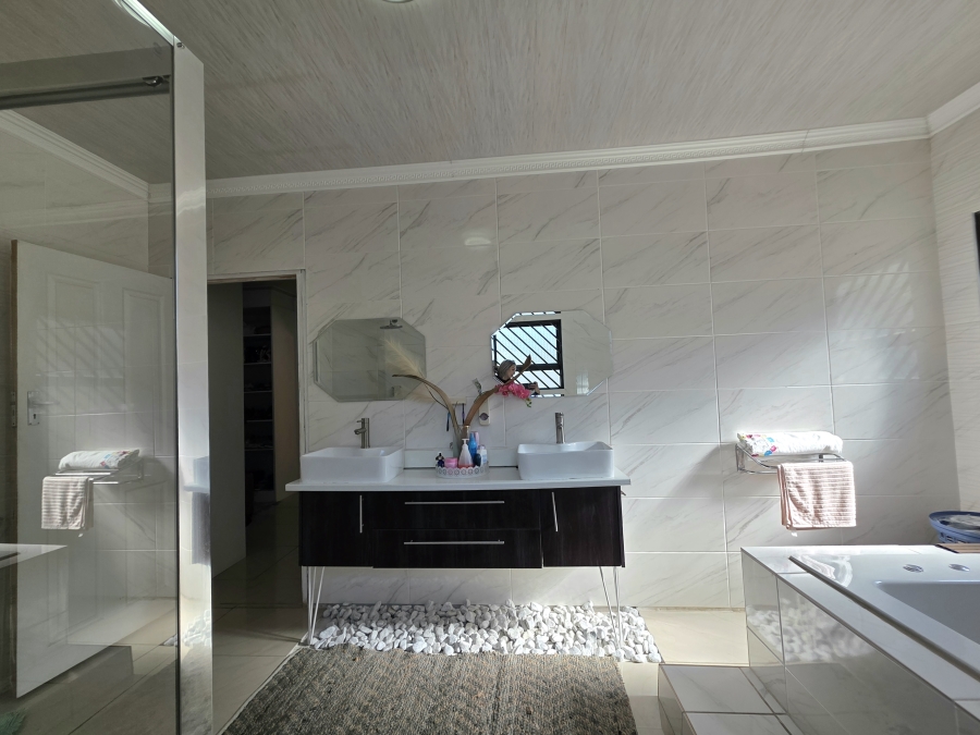 4 Bedroom Property for Sale in Flamingo Park Free State